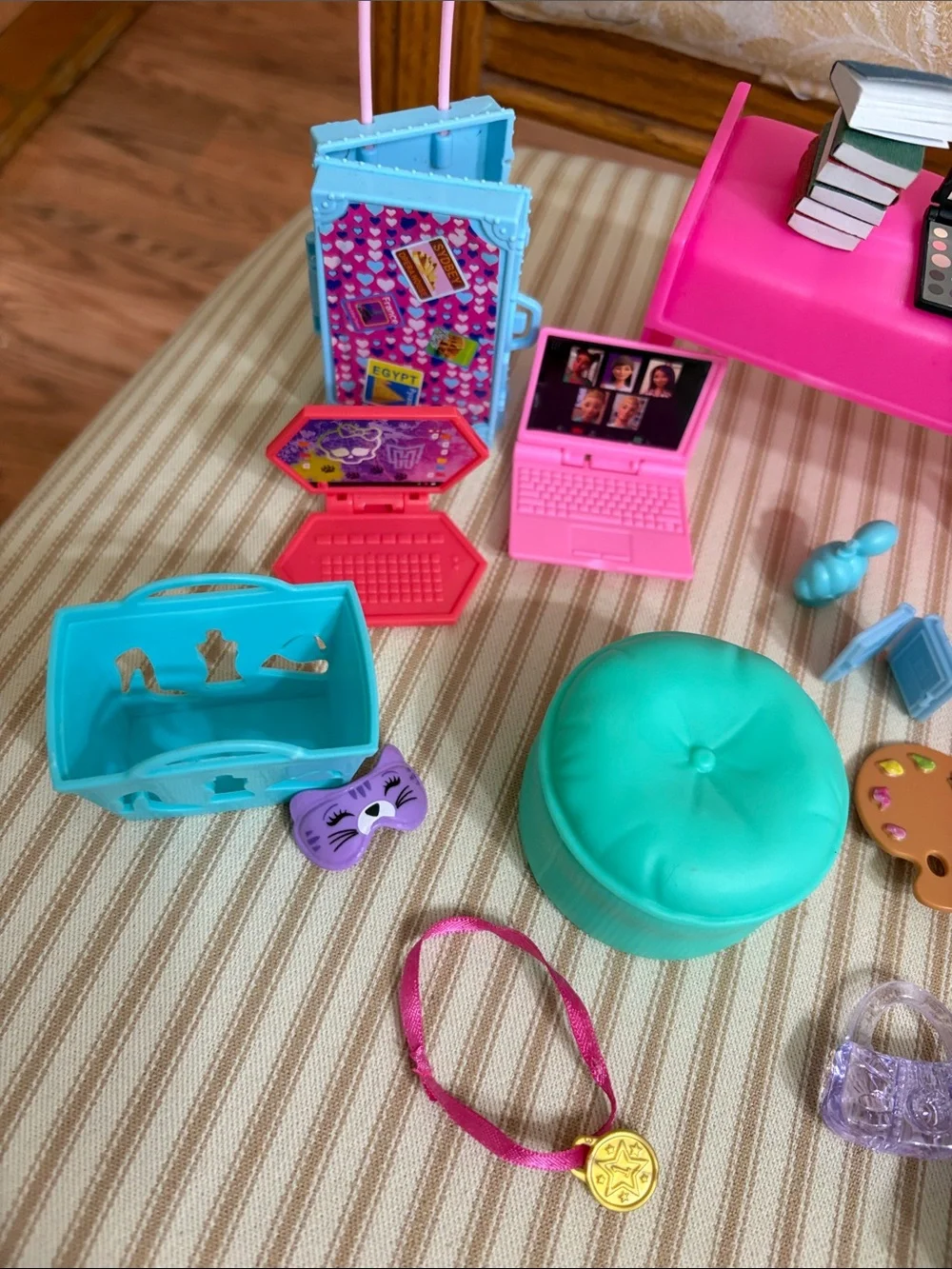 Barbie and doll house accessories (random)